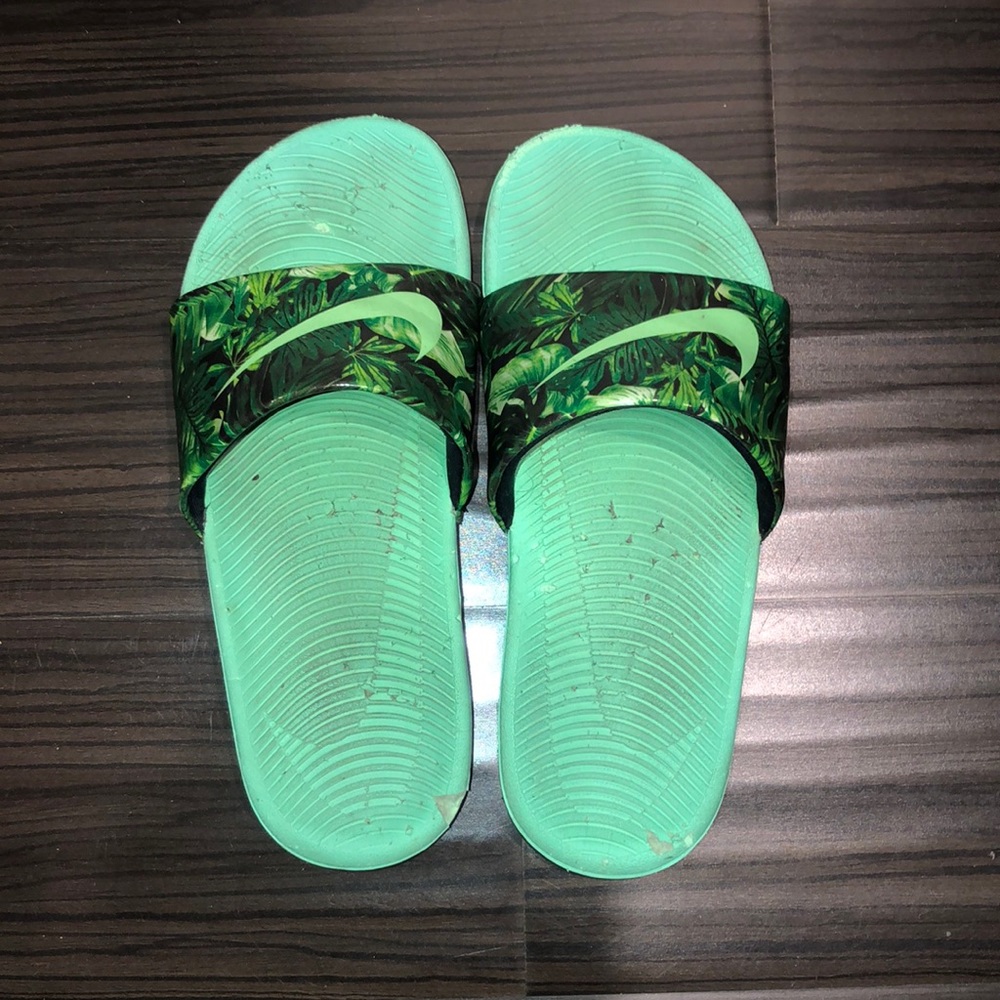 Nike kids slides